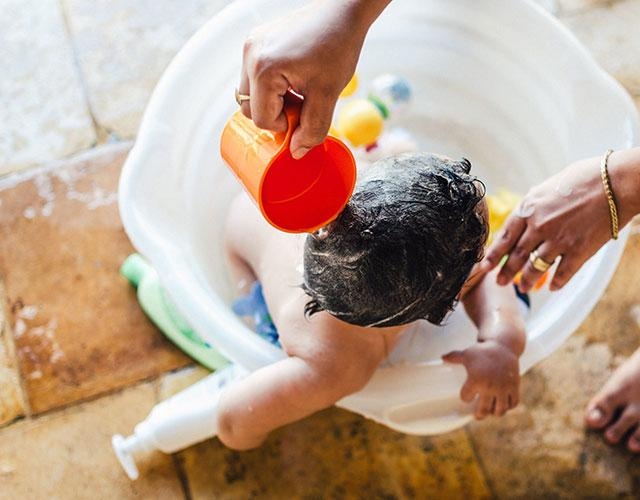 baby hair shampoo washing